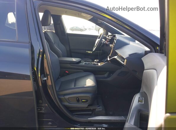 JTJAAAAB5PA019927 2023 LEXUS RZ 450E Black Widok wnętrza z przodu