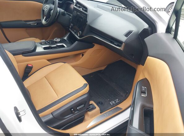 JTJABABB6SA011355 2025 LEXUS RZ 300E White წინა სალონის ხედი