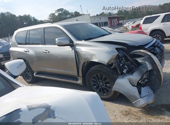 JTJAM7BX2N5315823 2022 LEXUS GX 460 Silver Widok wnętrza z tyłu