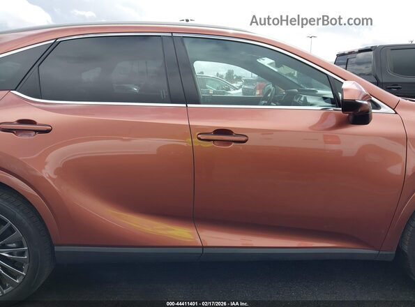 JTJCJMGA0R2014303 2024 LEXUS RX 450H+ Orange Vista interior trasera