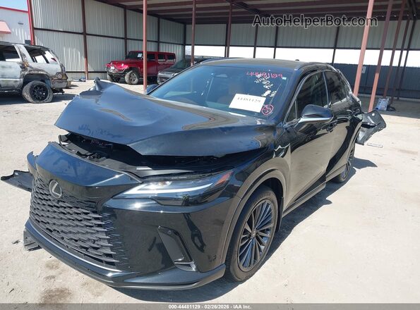 JTJCJMGA6T2039276 2026 LEXUS RX 450H+ Black Առջևի ձախ երեք քառորդ տեսարան