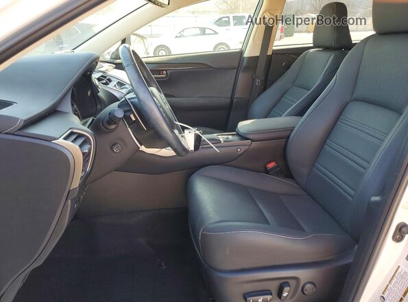JTJGARBZ5M5032914 2021 LEXUS NX White Вид салону спереду