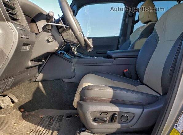 JTJTBCDX1R5016866 2024 LEXUS GX Silver Вид салону спереду