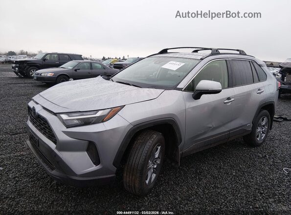 JTMMWRFV8SD318077 2025 TOYOTA LE Silver Vista tres cuartos delantera izquierda