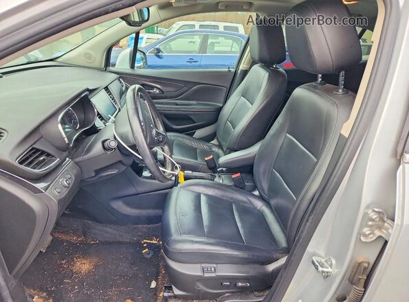 KL4CJGSBXJB627922 2018 BUICK ENCORE Silver Front interior view