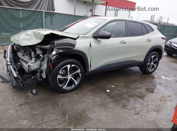 KL77LGE22RC184942 2024 CHEVROLET TRAX Green Vista tres cuartos delantera izquierda