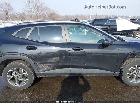 KL77LHEP0SC114623 2025 CHEVROLET TRAX Black Rear interior view