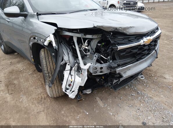 KL77LHEP8SC278315 2025 CHEVROLET TRAX Gray Вид спереду