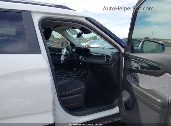 KL79MPSL3RB045444 2024 CHEVROLET TRAILBLAZER White Front interior view