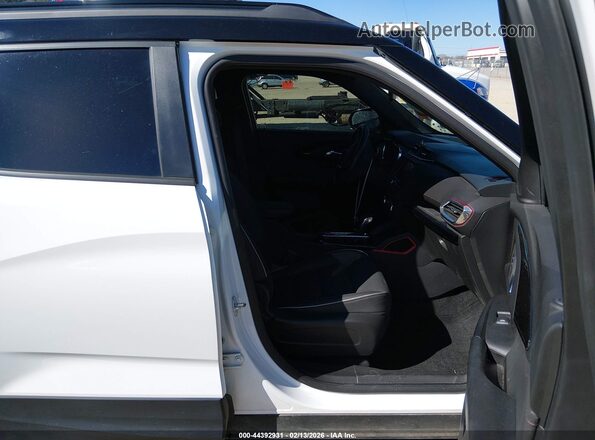 KL79MUSL2MB127236 2021 CHEVROLET TRAILBLAZER White Front interior view
