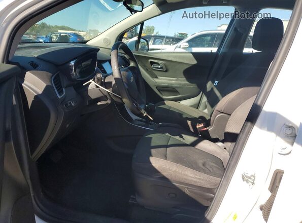 KL7CJKSB3HB104581 2017 CHEVROLET TRAX Белый Вид салона спереди