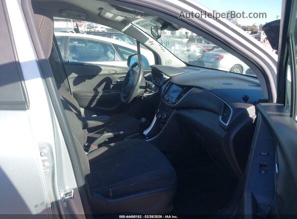 KL7CJKSB3LB039160 2020 CHEVROLET TRAX Silver Vista interior delantera