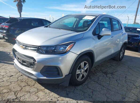 KL7CJKSB3LB039160 2020 CHEVROLET TRAX Silver Vista tres cuartos delantera izquierda