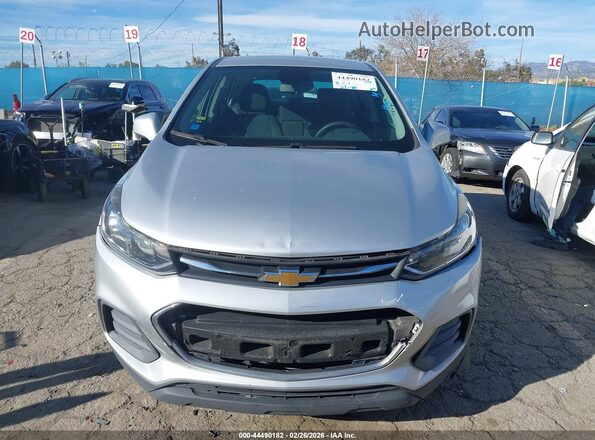 KL7CJKSB3LB039160 2020 CHEVROLET TRAX Silver Vista del salpicadero