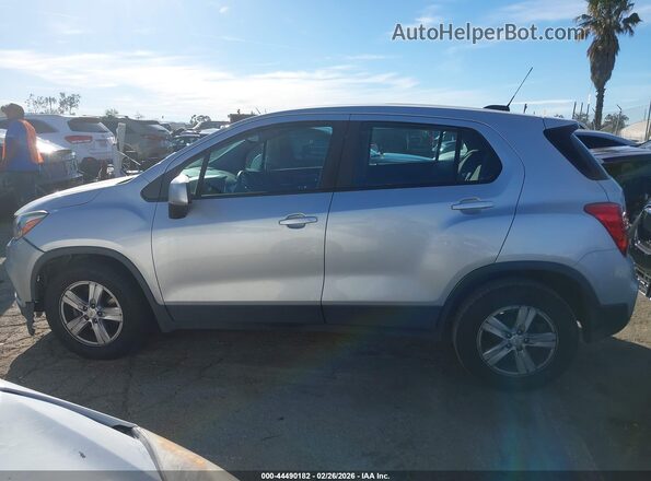 KL7CJKSB3LB039160 2020 CHEVROLET TRAX Silver Vista interior trasera