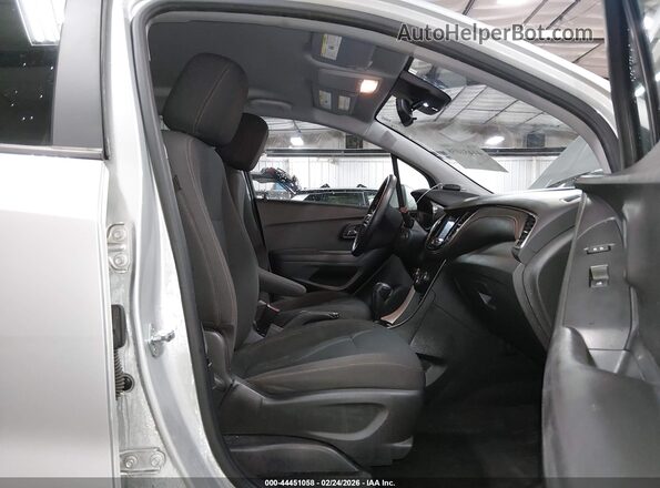 KL7CJKSB3LB311528 2020 CHEVROLET TRAX Silver Vista interior delantera