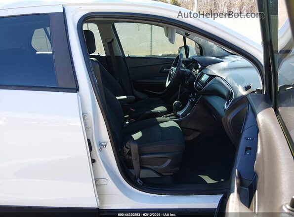 KL7CJKSB4HB105352 2017 CHEVROLET TRAX White Vista interior delantera