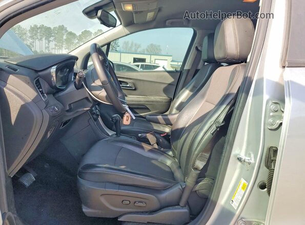 KL7CJLSB0MB342386 2021 CHEVROLET TRAX Silver Vista interior delantera