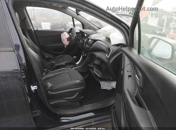 KL7CJLSM2MB365461 2021 CHEVROLET TRAX Blue Вид салону спереду