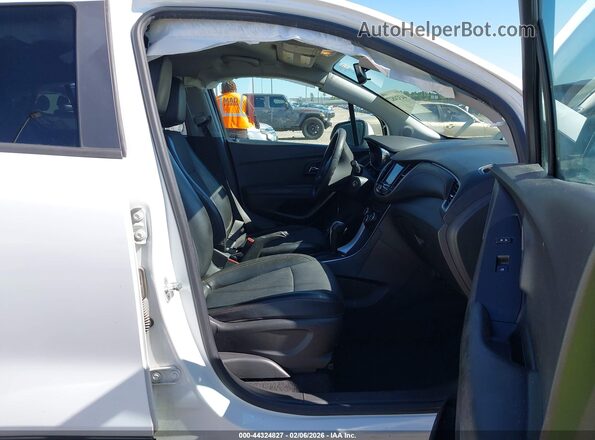 KL7CJPSB6MB321730 2021 CHEVROLET TRAX White წინა სალონის ხედი