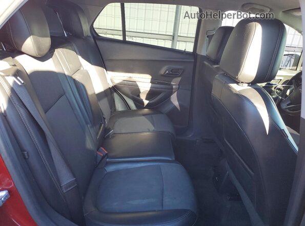 KL7CJPSM2NB530336 2022 CHEVROLET TRAX Красный Вид задней части салона