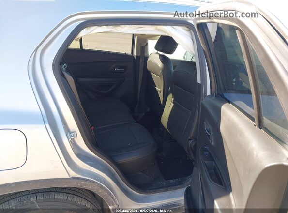 KL7CJPSM4NB518608 2022 CHEVROLET TRAX Silver Вид наклейки з VIN-кодом