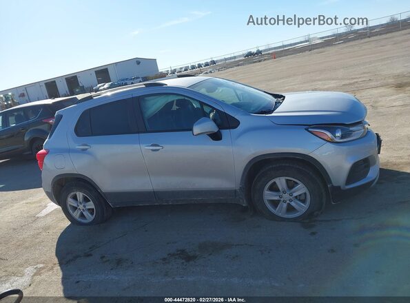 KL7CJPSM4NB518608 2022 CHEVROLET TRAX Silver Вид задньої частини салону