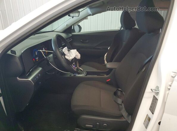 KM8HBCAB9SU330256 2025 HYUNDAI KONA White Vista interior delantera