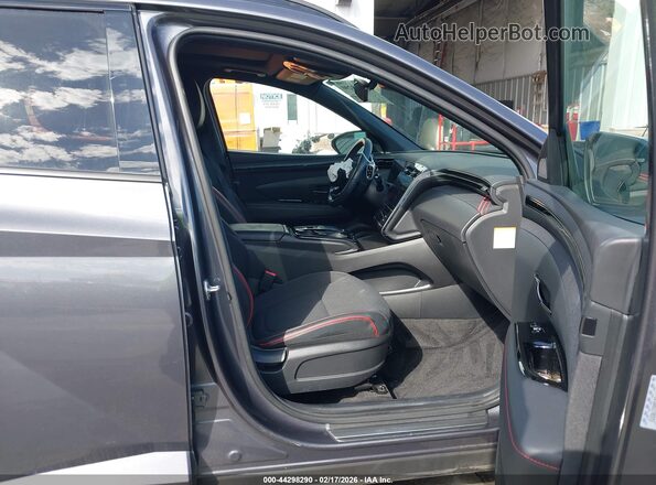 KM8JFCD16RU170372 2024 HYUNDAI TUCSON HYBRID Gray Widok wnętrza z przodu