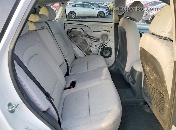 KM8K33AG1PU168340 2023 HYUNDAI KONA White Widok wnętrza z tyłu