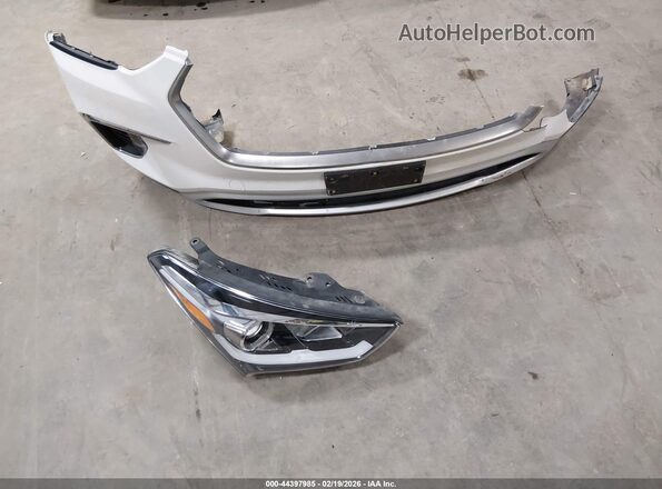 KM8SMDHF2JU285741 2018 HYUNDAI SANTA FE White Vista del cuadro de instrumentos