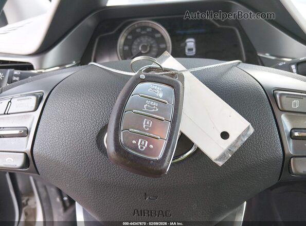 KMHC65LC2LU219016 2020 HYUNDAI IONIQ HYBRID White Вид панелі приладів