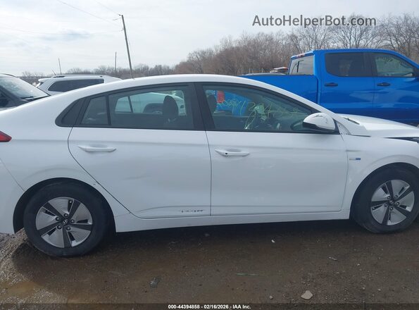 KMHC65LC8JU076229 2018 HYUNDAI IONIQ HYBRID White Սալոնի 360 աստիճան տեսք