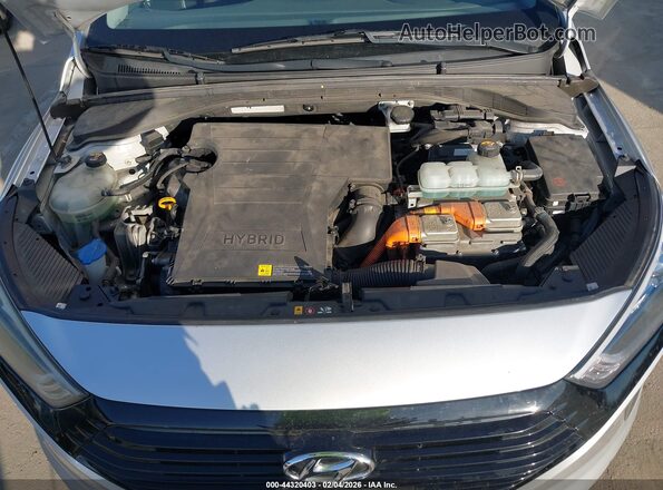 KMHC65LC9JU065305 2018 HYUNDAI IONIQ HYBRID Silver Widok z tyłu