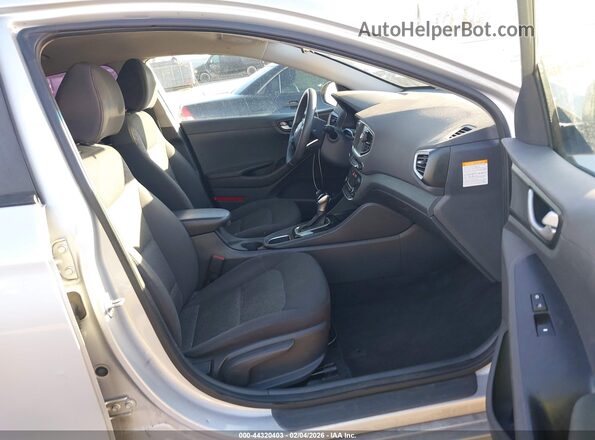 KMHC65LC9JU065305 2018 HYUNDAI IONIQ HYBRID Silver Widok wnętrza z przodu