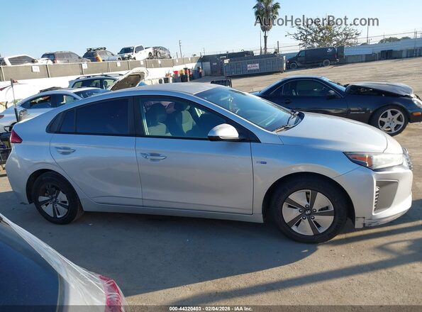 KMHC65LC9JU065305 2018 HYUNDAI IONIQ HYBRID Silver Widok wnętrza 360 stopni