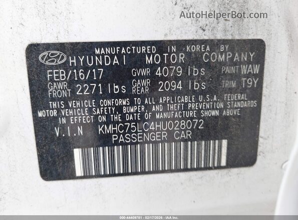 KMHC75LC4HU028072 2017 HYUNDAI IONIQ HYBRID White Vista del compartimento del motor