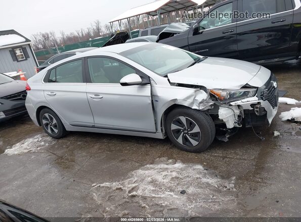 KMHC75LC4HU047902 2017 HYUNDAI IONIQ HYBRID White Vista interior trasera