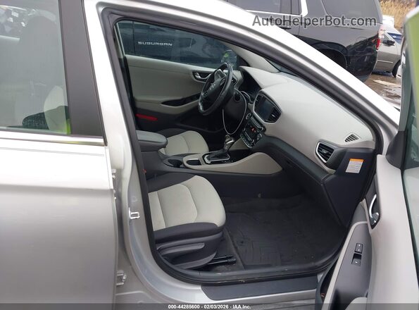 KMHC75LC4HU047902 2017 HYUNDAI IONIQ HYBRID White Vista interior delantera