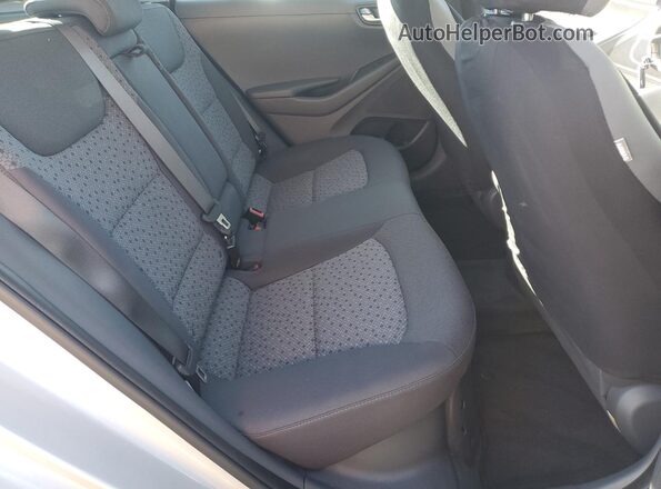 KMHC75LCXHU057706 2017 HYUNDAI IONIQ Silver Widok wnętrza z tyłu