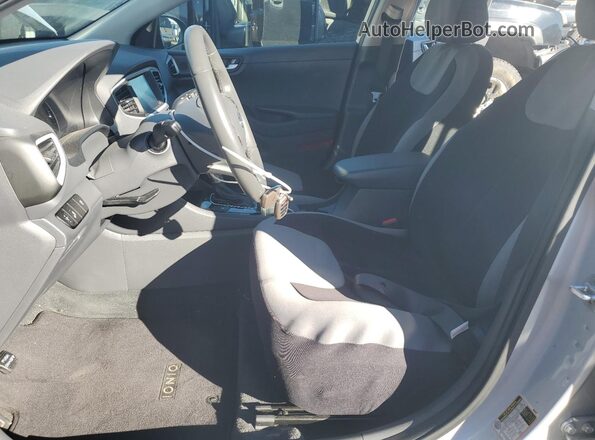 KMHC75LCXHU057706 2017 HYUNDAI IONIQ Silver Widok wnętrza z przodu