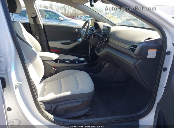KMHC75LJXMU081853 2021 HYUNDAI IONIQ ELECTRIC White Front interior view