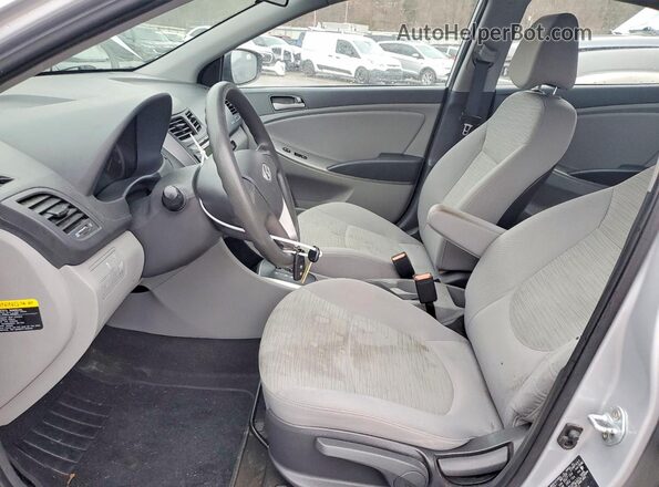 KMHCT4AE5HU281847 2017 HYUNDAI ACCENT Silver Вид салону спереду