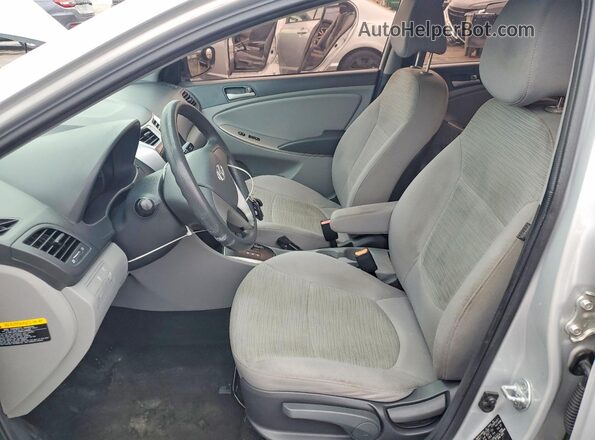 KMHCT4AE6GU009953 2016 HYUNDAI ACCENT Silver Vista interior delantera