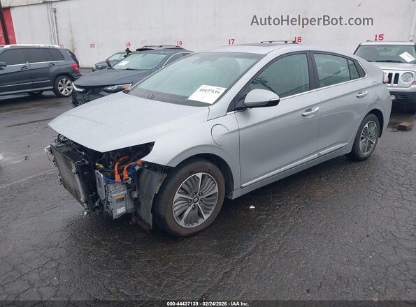 KMHCX5LD6MU250096 2021 HYUNDAI IONIQ PLUG-IN HYBRID Silver Vista tres cuartos delantera izquierda