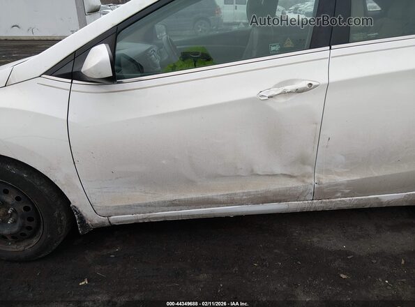 KMHD35LH2GU323293 2016 HYUNDAI ELANTRA GT Белый Вид спереди