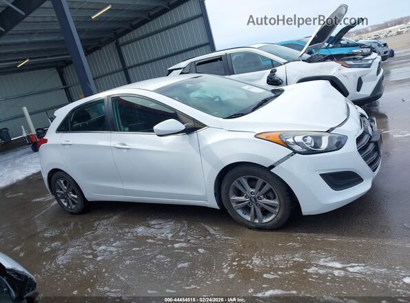 KMHD35LH3HU383732 2017 HYUNDAI ELANTRA GT White Widok wnętrza z tyłu