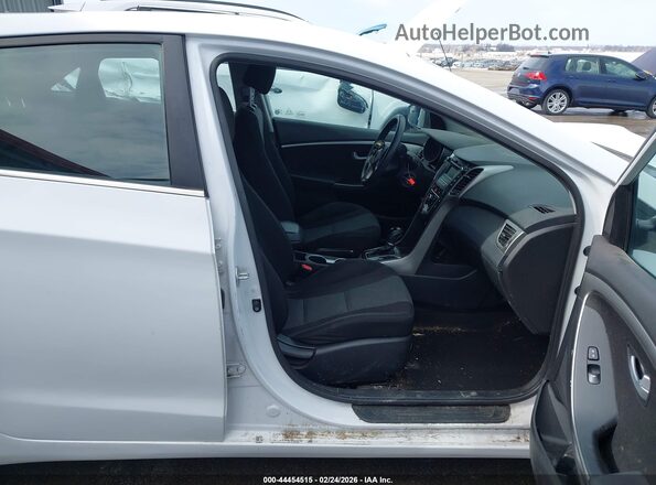KMHD35LH3HU383732 2017 HYUNDAI ELANTRA GT White Widok wnętrza z przodu