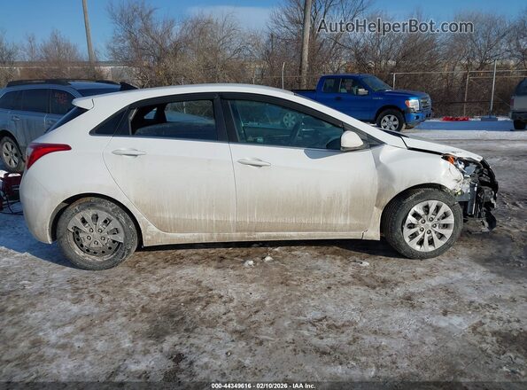 KMHD35LH8HU376758 2017 HYUNDAI ELANTRA GT Белый Вид задней части салона