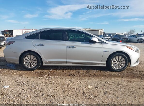 KMHE24L16HA059163 2017 HYUNDAI SONATA HYBRID Silver Вид задньої частини салону